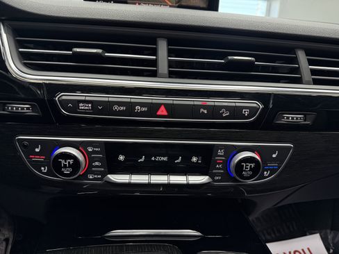 Used 2017 Audi Q7 3.0T Premium Plus w/ Premium Plus Package image 24