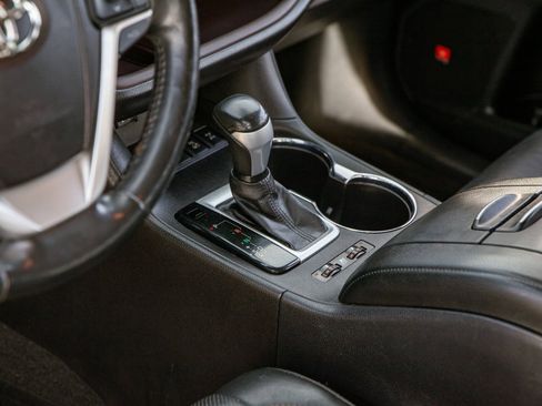 Used 2015 Toyota Highlander Limited image 16