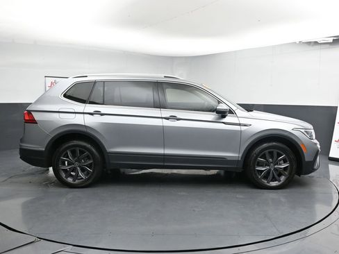 Used 2022 Volkswagen Tiguan SE image 9