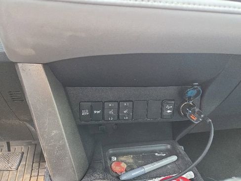 Used 2015 Toyota RAV4 Limited AWD/4WD image 9