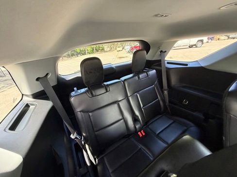 Used 2022 Ford Explorer XLT w/ Equipment Group 202A AWD/4WD image 34