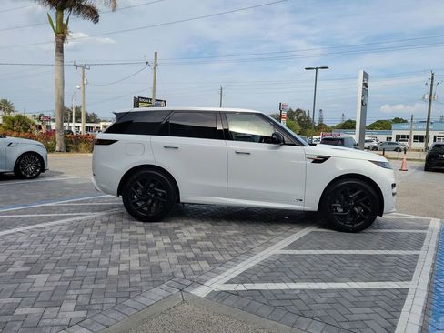 New 2026 Land Rover Range Rover Sport Dynamic SE image 6