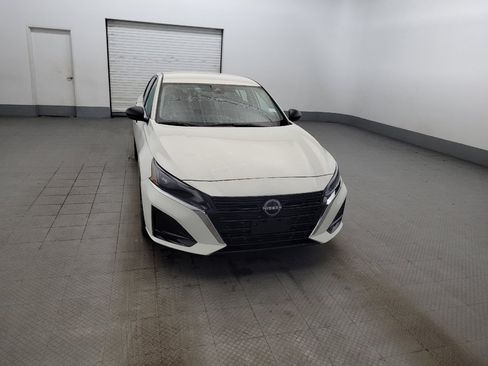 Used 2025 Nissan Altima 2.5 SV FWD image 14