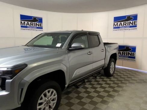Used 2024 Toyota Tacoma SR5 AWD/4WD image 6