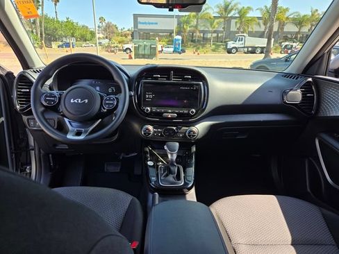 Used 2023 Kia Soul S FWD image 13
