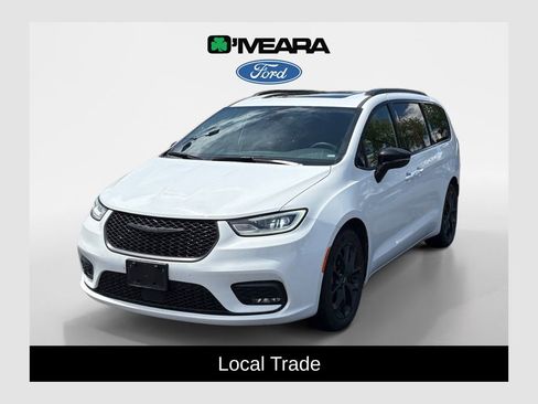 Used 2025 Chrysler Pacifica Limited FWD image 1