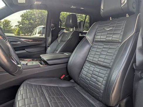 Used 2023 Cadillac Escalade Sport Platinum w/ LPO, ONYX Package AWD/4WD image 6