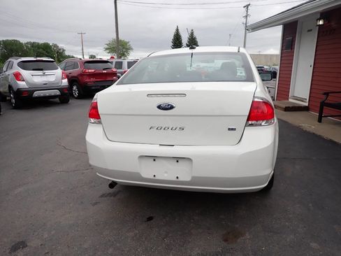 Used 2011 Ford Focus SE FWD image 5