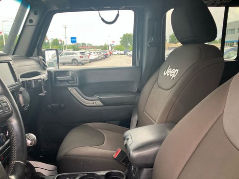 Used 2015 Jeep Wrangler Unlimited Sport w/ Connectivity Group AWD/4WD image 10