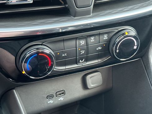 Used 2024 Buick Encore GX Sport Touring image 18