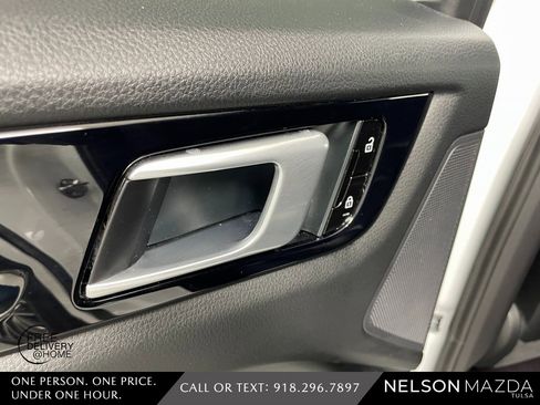 Used 2020 Porsche Cayenne S image 40