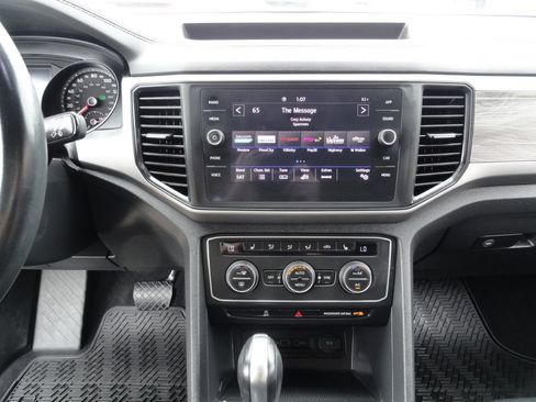 Used 2020 Volkswagen Atlas Cross Sport SE FWD image 12