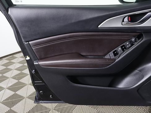 Used 2018 MAZDA MAZDA3 Touring image 18