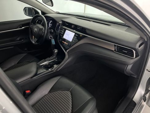 Used 2020 Toyota Camry SE FWD image 22