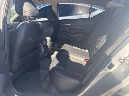 Used 2019 Nissan Altima 2.5 SR FWD image 10