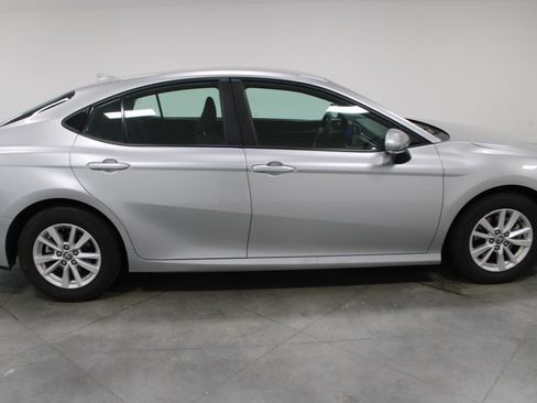 Used 2025 Toyota Camry LE FWD image 11
