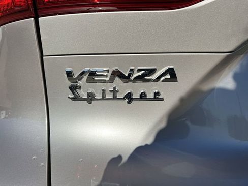 Used 2024 Toyota Venza LE image 33