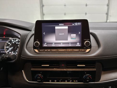 Used 2024 Nissan Rogue SV image 31