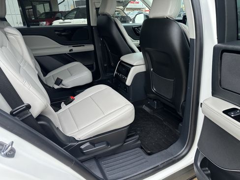 Used 2026 Lincoln Aviator AWD w/ Jet Appearance Package image 13