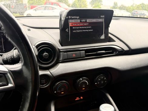 Used 2020 MAZDA MX-5 Miata Sport RWD image 38
