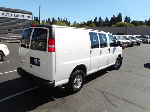 Used 2016 Chevrolet Express 2500 RWD image 10