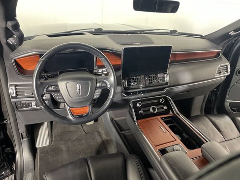 Used 2024 Lincoln Navigator Reserve AWD/4WD image 8