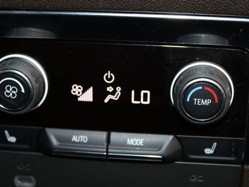 Used 2022 Chevrolet Tahoe LT w/ Luxury Package RWD image 31