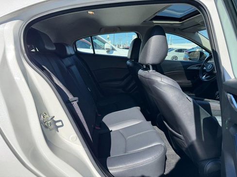 Used 2018 MAZDA MAZDA3 Touring image 11