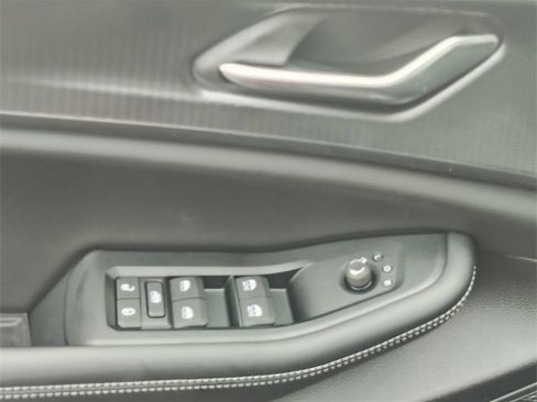 New 2025 Jeep Grand Cherokee Altitude image 13