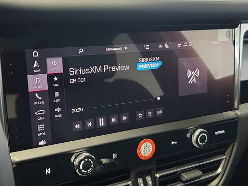 Certified 2026 Porsche Macan AWD/4WD image 19