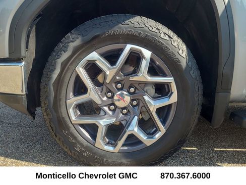 Used 2025 GMC Sierra 1500 SLT AWD/4WD image 12