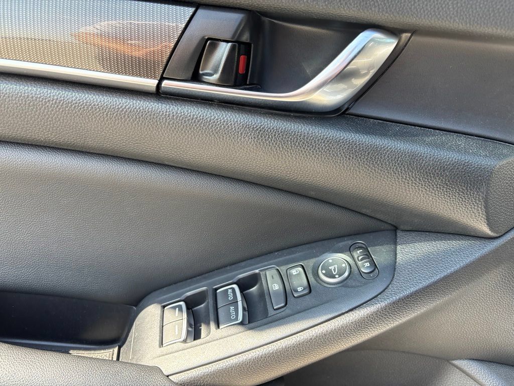 Used 2022 Honda Accord Sport image 10