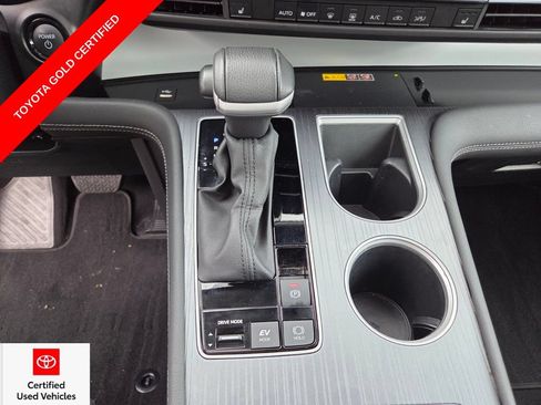 Certified 2025 Toyota Sienna XLE FWD image 29