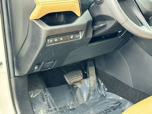 Used 2021 Toyota RAV4 XLE Premium image 17