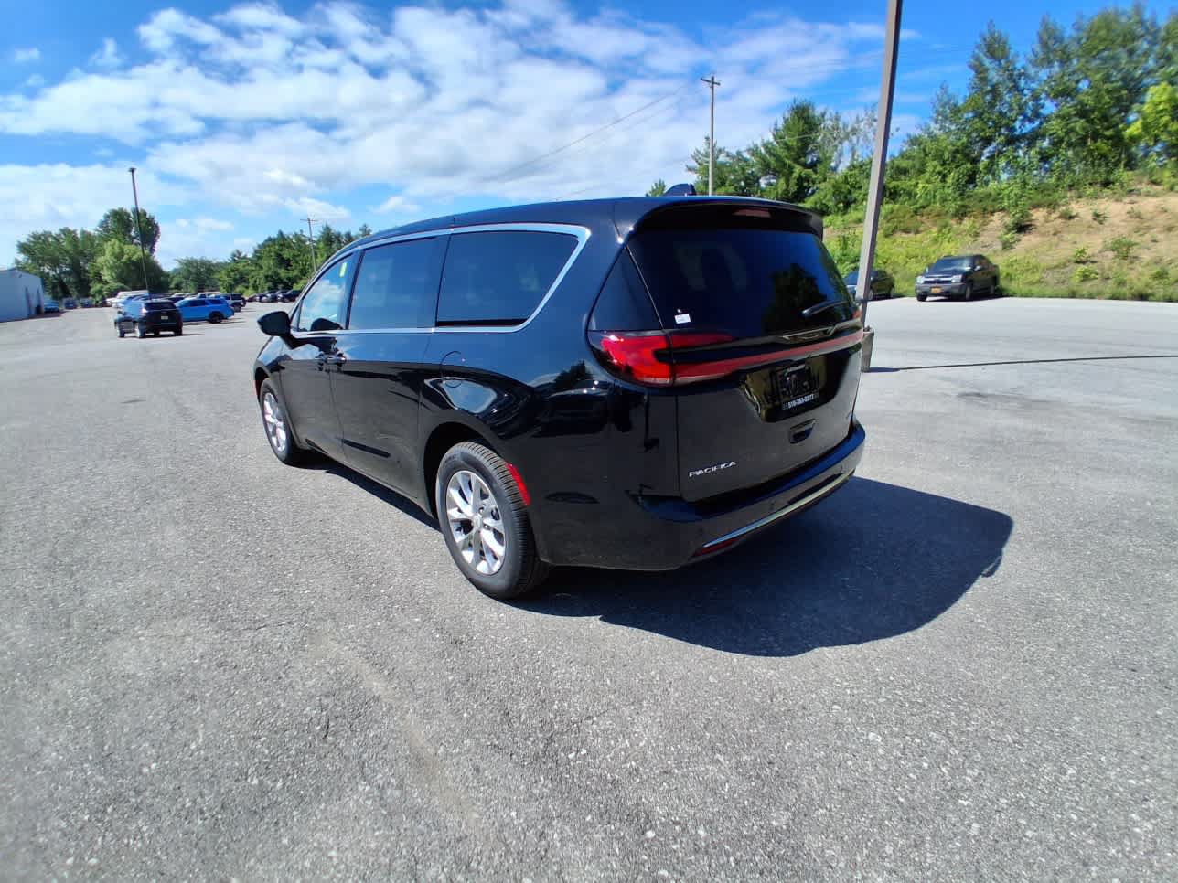 New 2027 Chrysler Pacifica Select AWD/4WD image 6