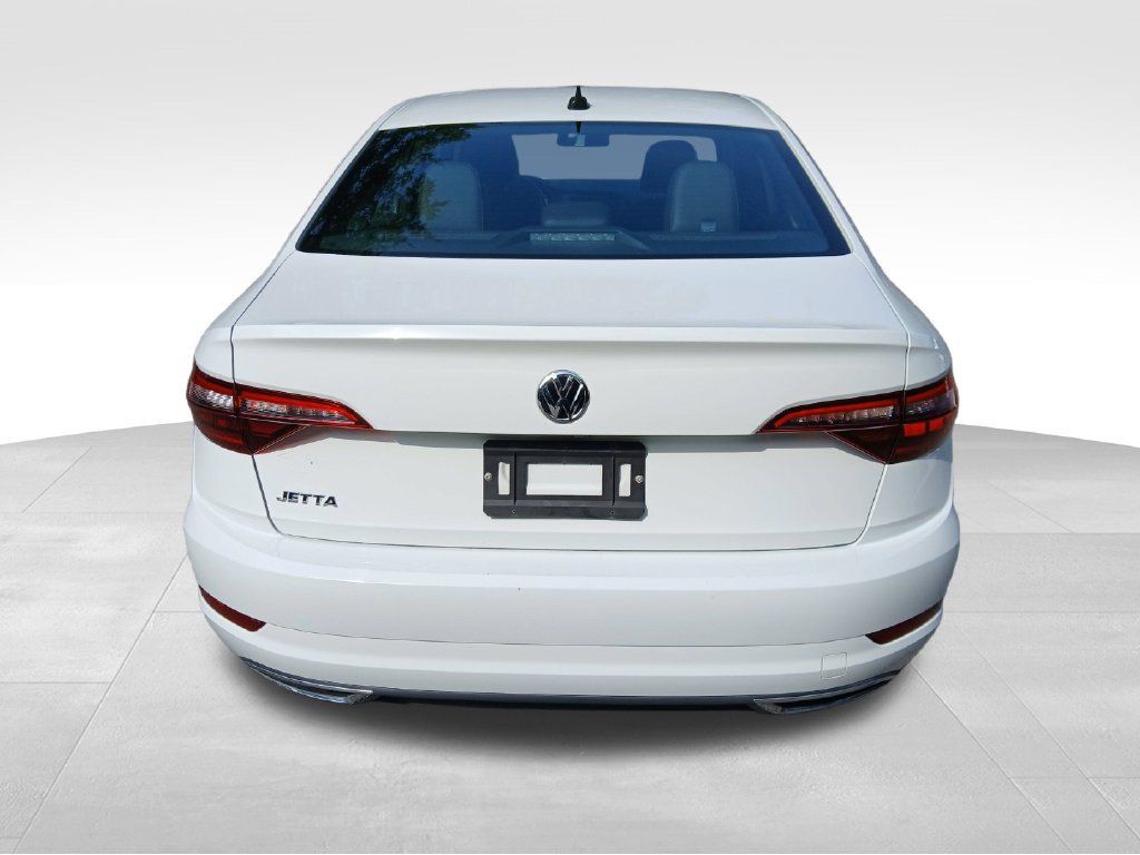 Used 2021 Volkswagen Jetta R-Line w/ R-Line Cold Weather Package FWD image 4