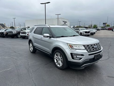 Used 2017 Ford Explorer Limited w/ Equipment Group 301A FWD image 4