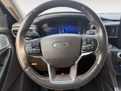 Used 2020 Ford Explorer Platinum w/ Premium Technology Package AWD/4WD image 10