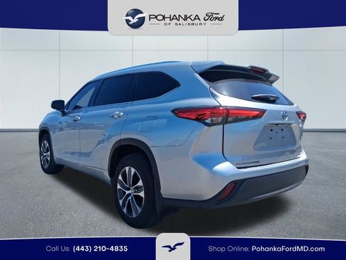 Used 2021 Toyota Highlander XLE AWD/4WD image 7