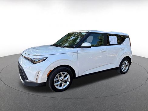 Used 2025 Kia Soul LX w/ LX Technology Package FWD image 4