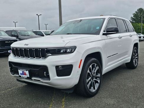 Used 2023 Jeep Grand Cherokee Overland w/ Luxury Tech Group IV AWD/4WD image 7