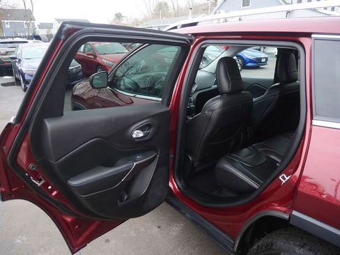 Used 2019 Jeep Cherokee Latitude Plus image 25