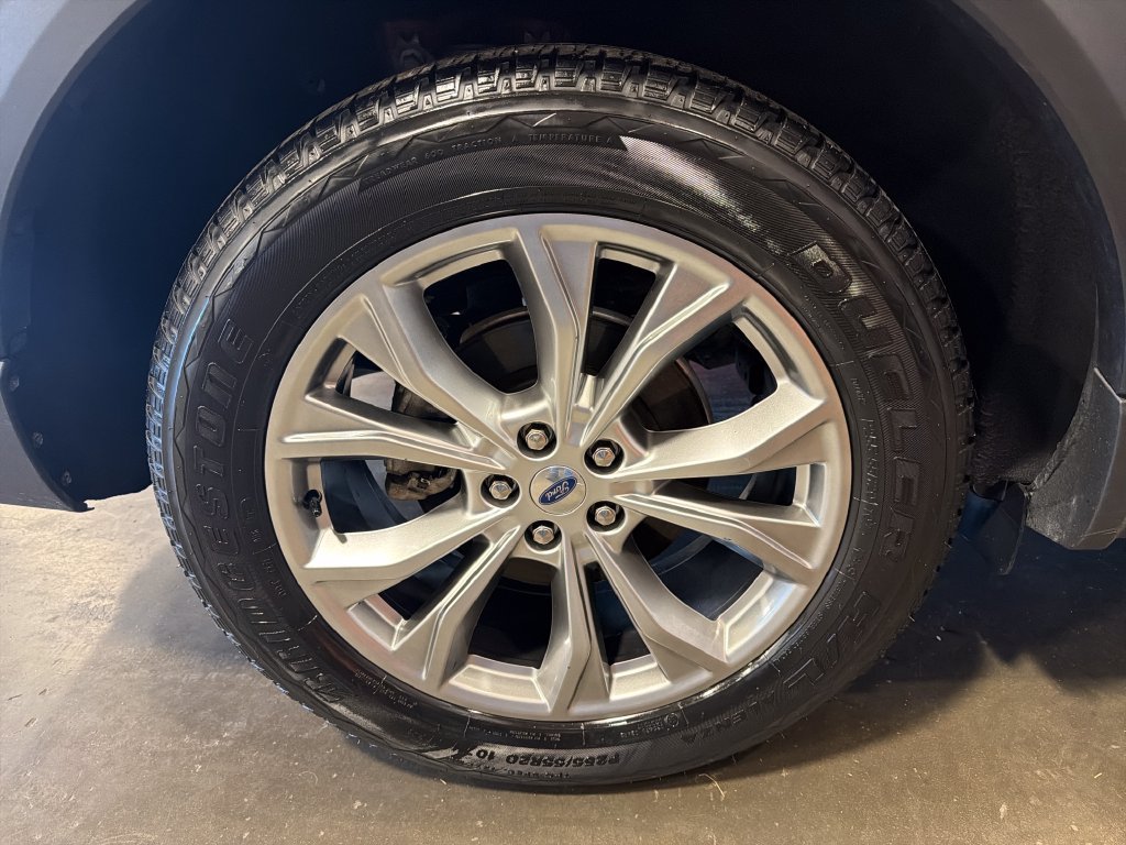 Used 2020 Ford Explorer XLT w/ Equipment Group 202A AWD/4WD image 19