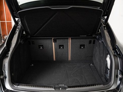 Certified 2025 Porsche Macan AWD/4WD image 21