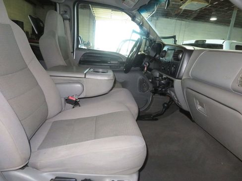 Used 2005 Ford F350 XLT image 32