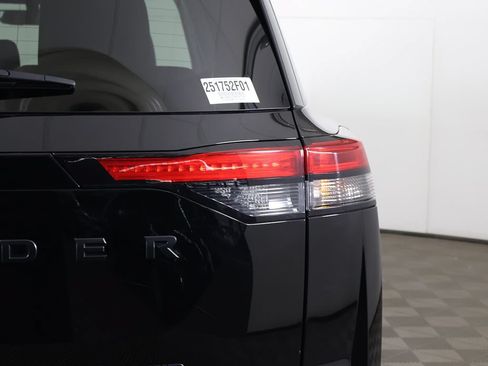 Used 2023 Nissan Pathfinder SL w/ Black Appearance Package AWD/4WD image 18