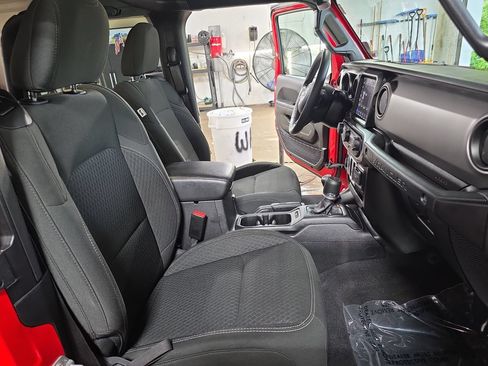 Used 2021 Jeep Wrangler Sport AWD/4WD image 10