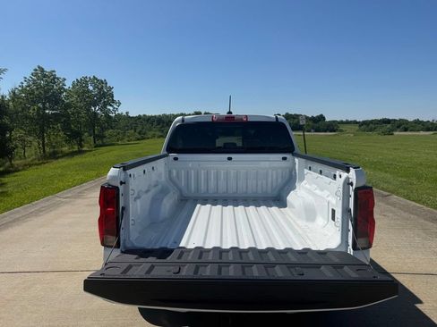 Used 2024 Chevrolet Colorado LT w/ LT Convenience Package II RWD image 5