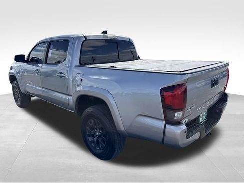 Used 2020 Toyota Tacoma SR5 AWD/4WD image 3