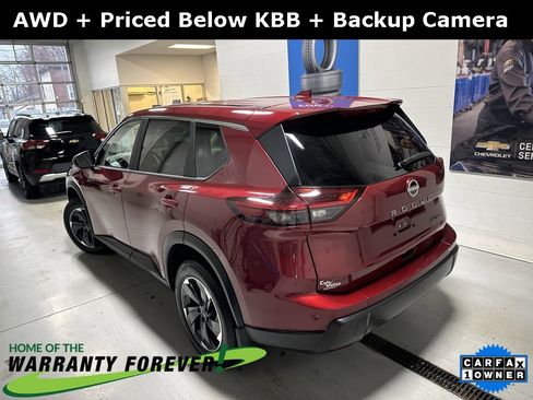 Used 2024 Nissan Rogue SV image 6